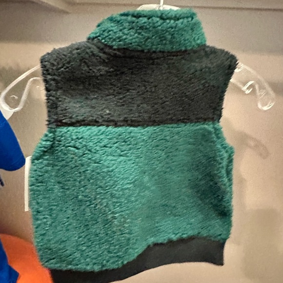 NWT new with tags Carters Sherpa vest forest green - Picture 3 of 4
